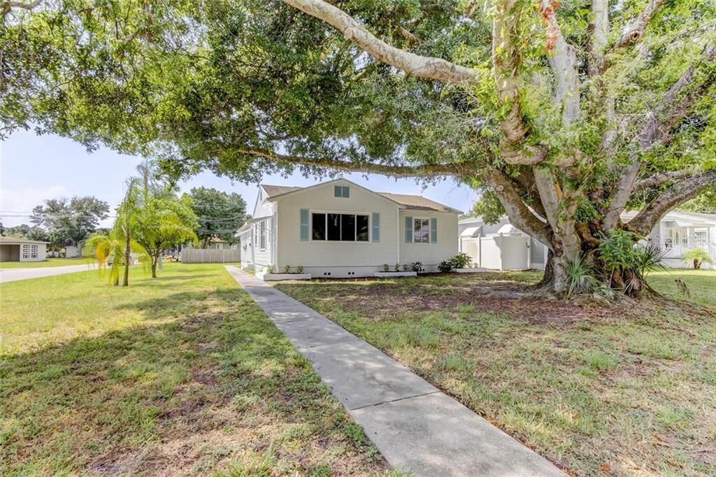Property Photo:  794 40th Avenue NE  FL 33703 