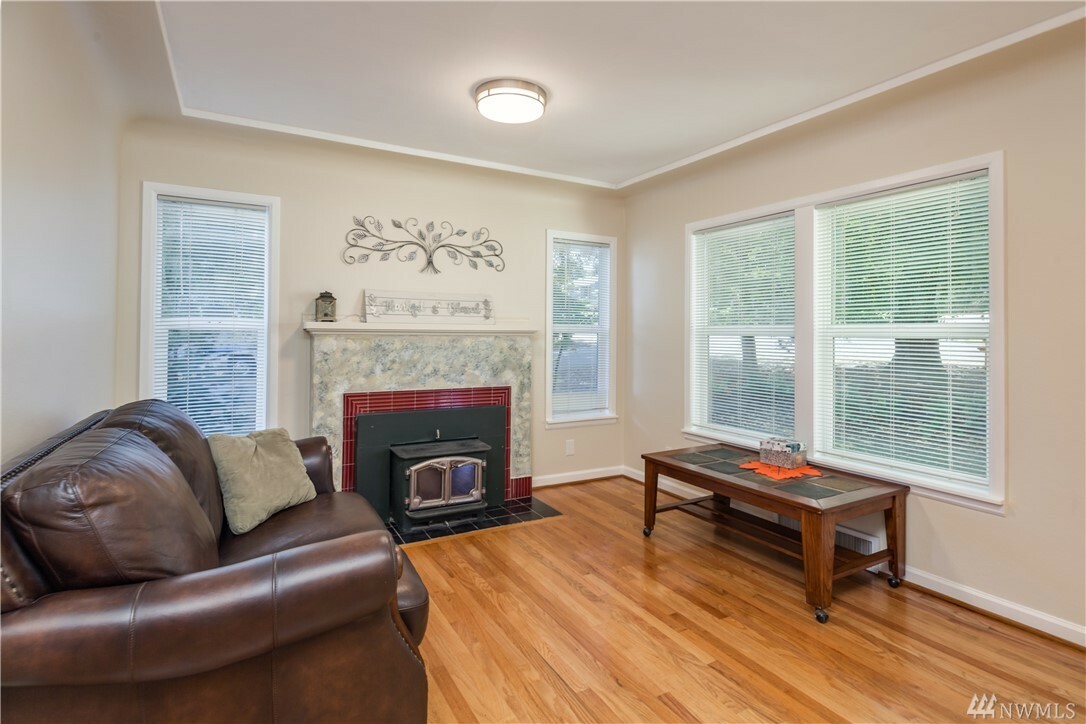 Property Photo:  10254 Occidental Ave S  WA 98168 