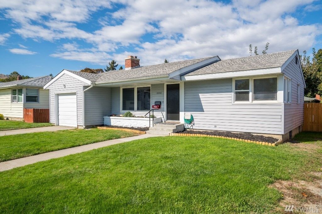 Property Photo:  1234  7th Street  WA 98801 