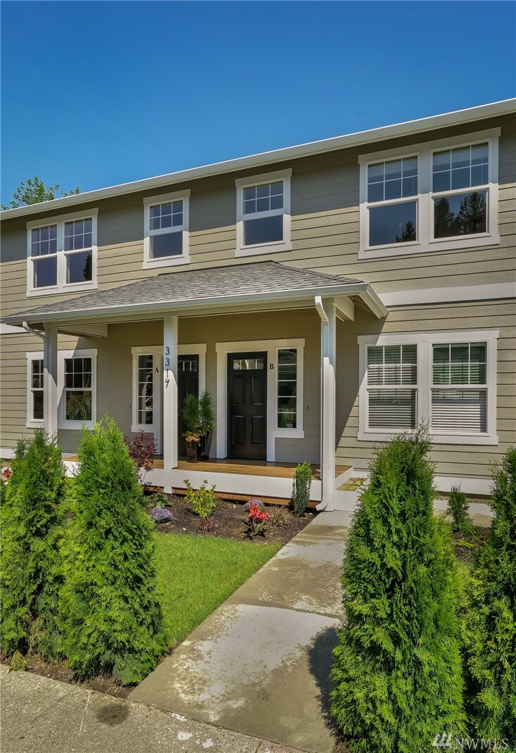 Property Photo:  3814 Hoyt Ave  WA 98201 