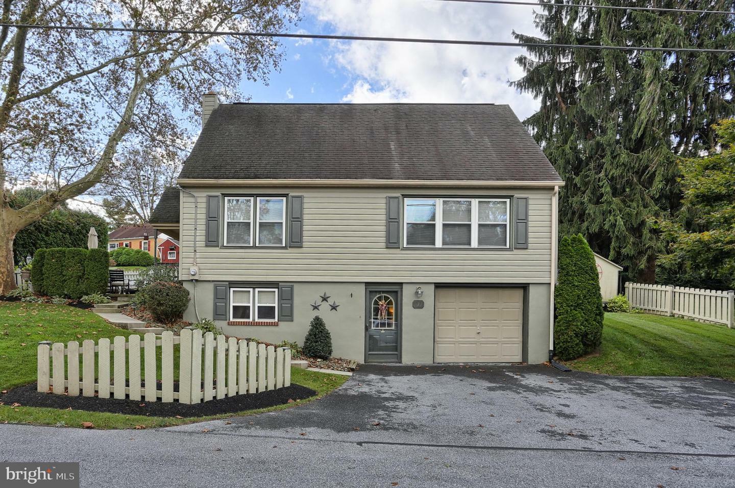 Property Photo:  111 Hillside Street  PA 17042 