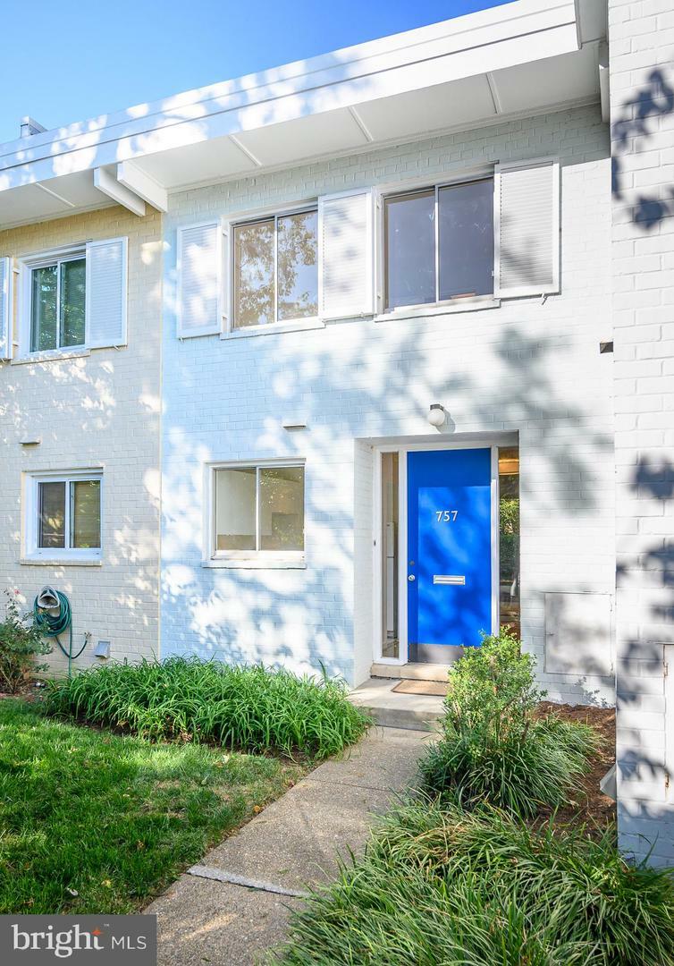 Property Photo: 757 3rd Street SW 702 DC 20024