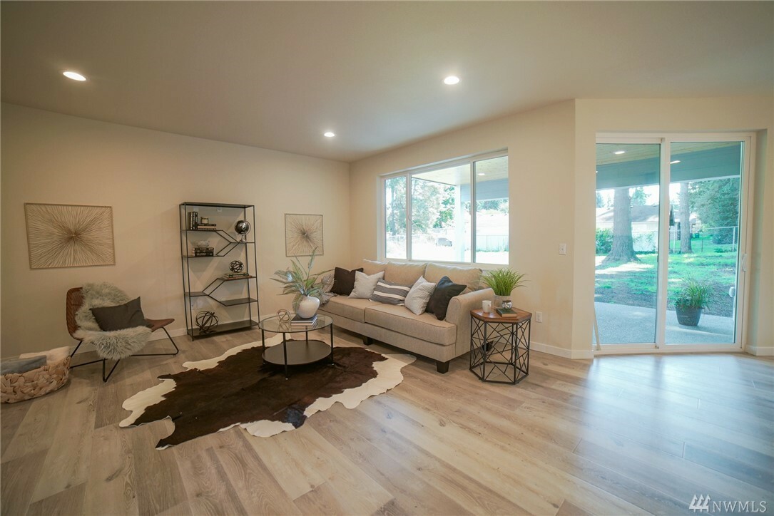 Property Photo: 1836 S 308th St WA 98003