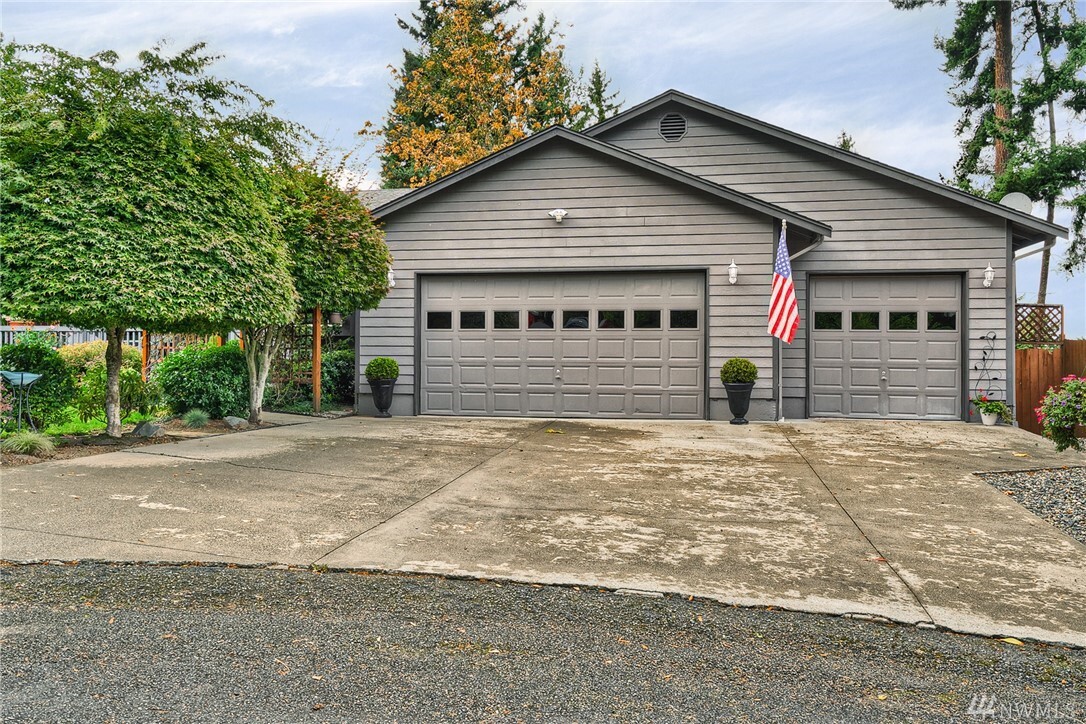 Property Photo:  3702  166th Avenue Ct E  WA 98391 