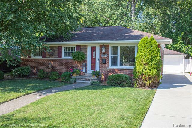 Property Photo: 2500 Longmeadow MI 48183
