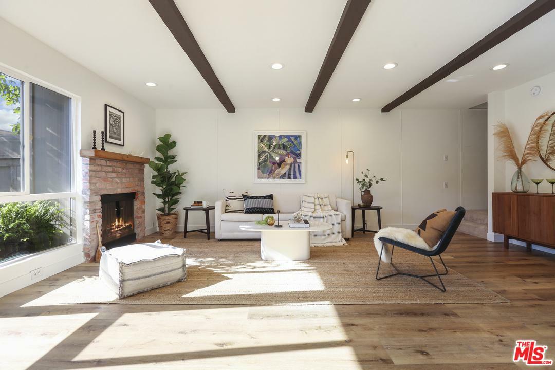 Property Photo: 2516 Arizona Ave 7 CA 90404