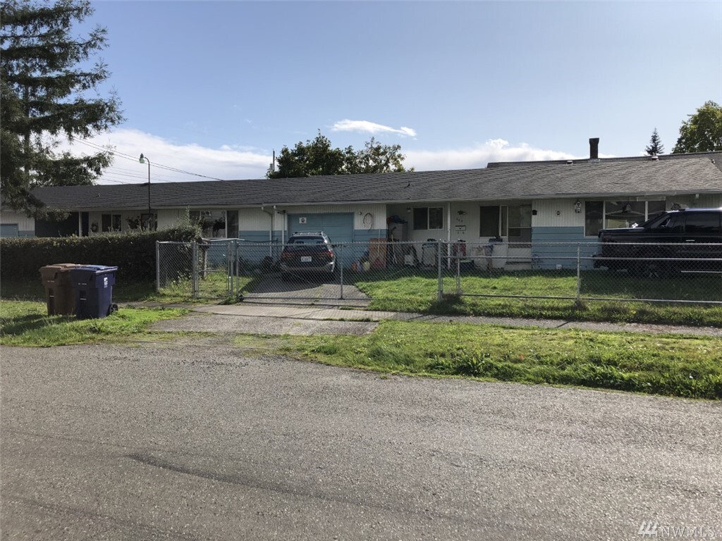 Property Photo: 602 604 E 36th St WA 98404