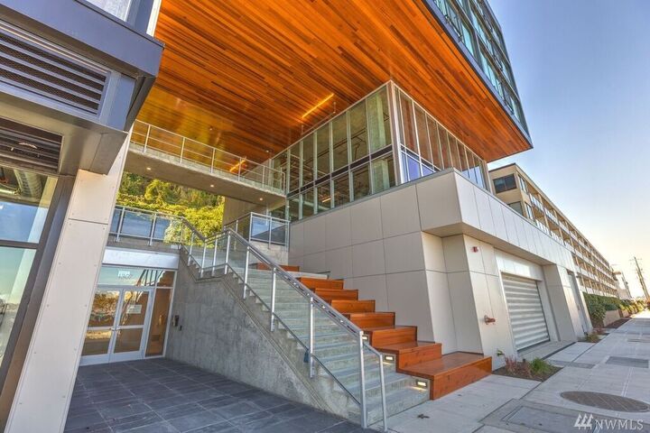 Property Photo: 1307 Harbor Ave SW 401 WA 98116