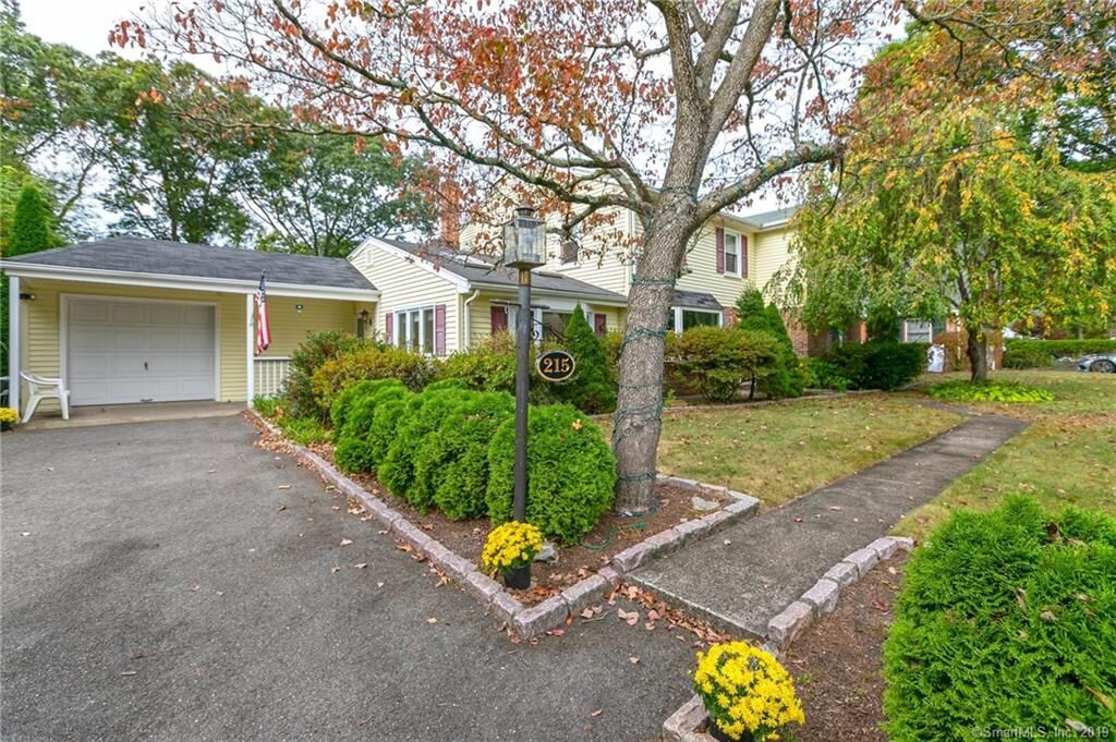 Property Photo:  215 Knollwood Drive  CT 06614 