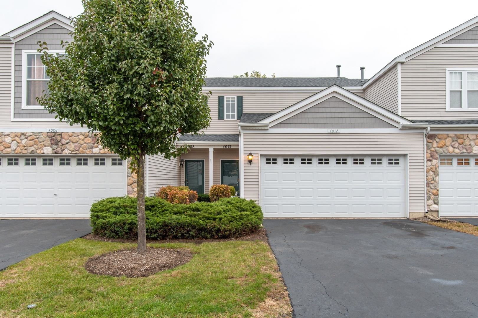 Property Photo: 4012 Blackstone Drive IL 60504