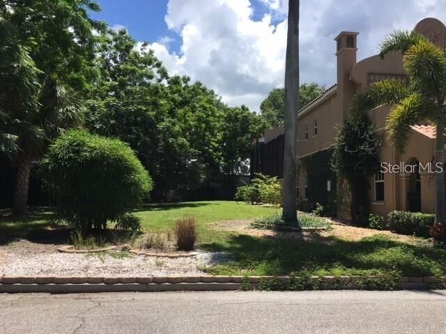 Property Photo:  908 Gillespie Avenue  FL 34236 
