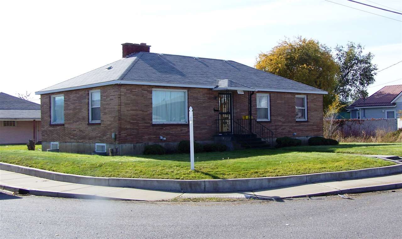 Property Photo: 3028 E Sharp Ave WA 99202