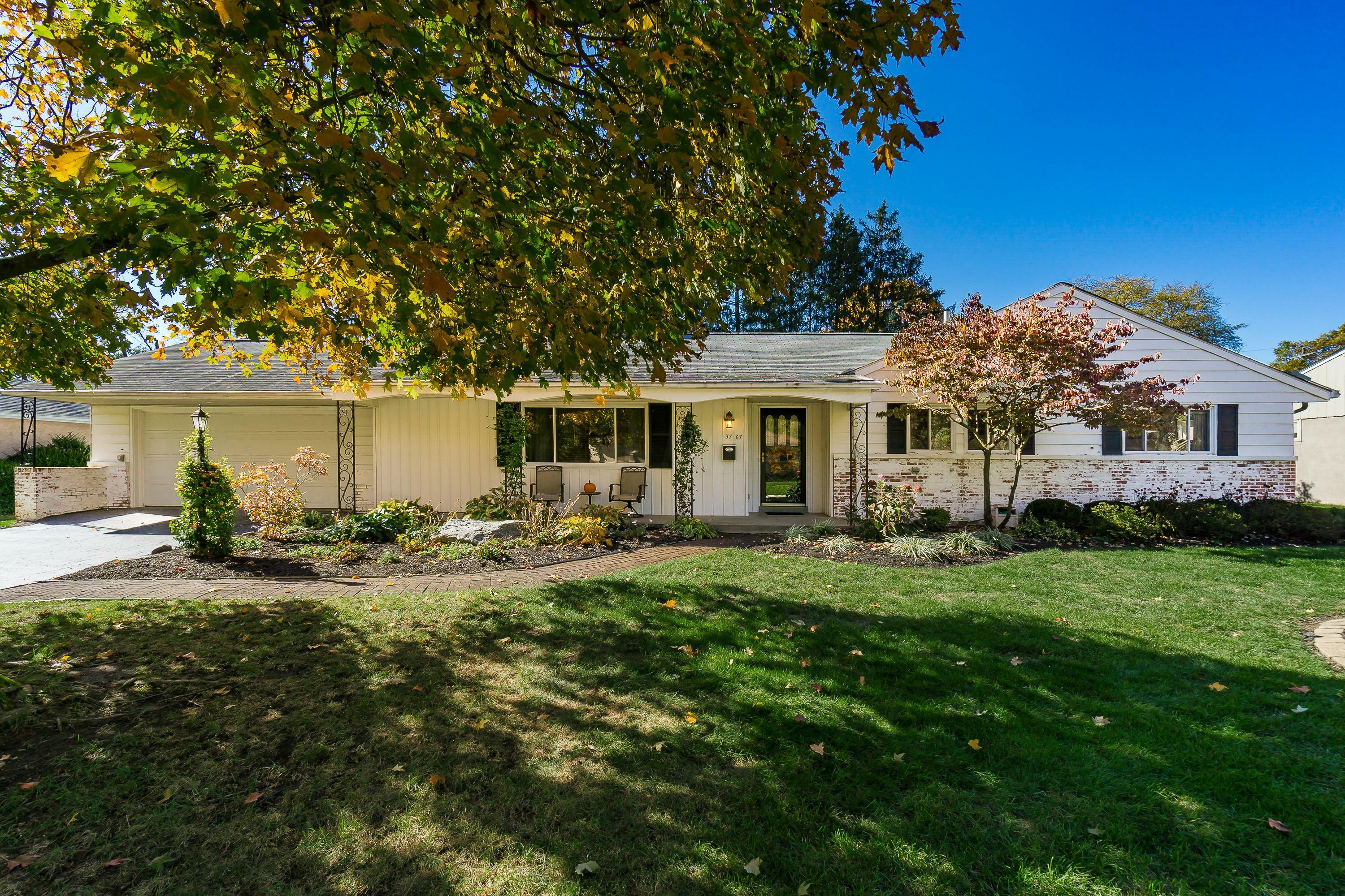 Property Photo: 3767 Woodbridge Road OH 43220