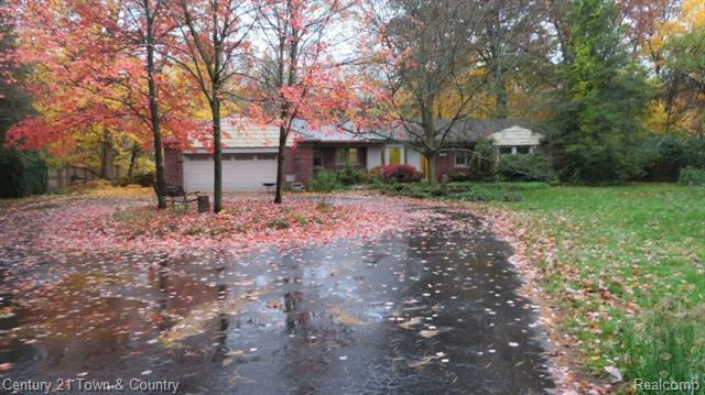 Property Photo:  25475 Ingleside Drive  MI 48033 