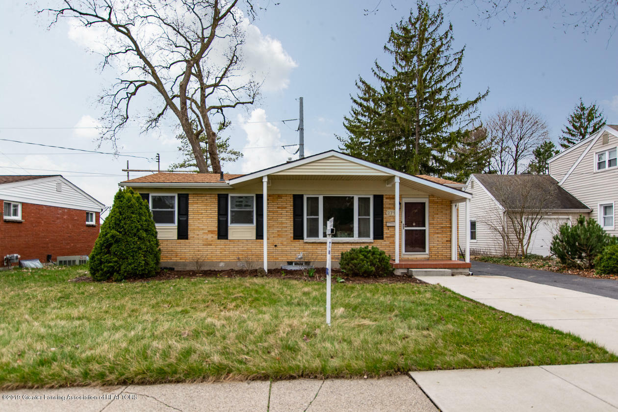 Property Photo:  2712 Lasalle Gardens  MI 48912 