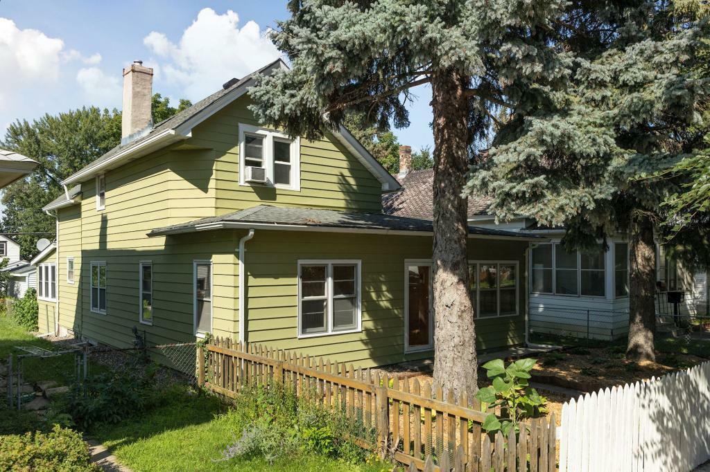 Property Photo:  591 Sherburne Avenue  MN 55103 