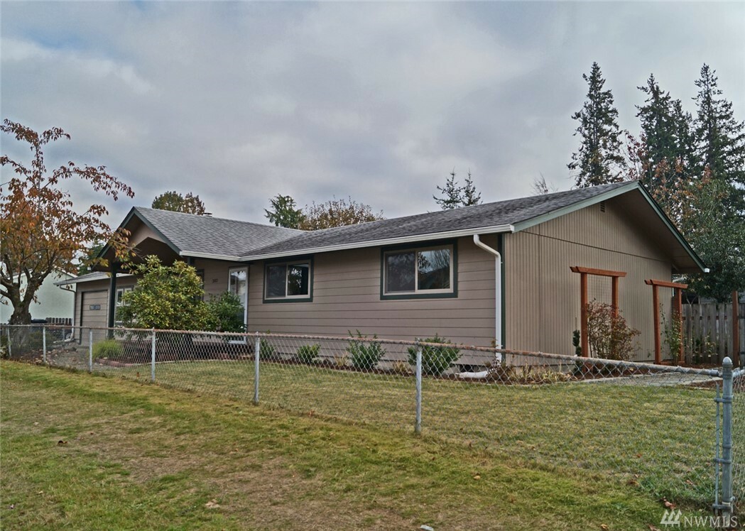 Property Photo:  303 E University Ave  WA 98584 