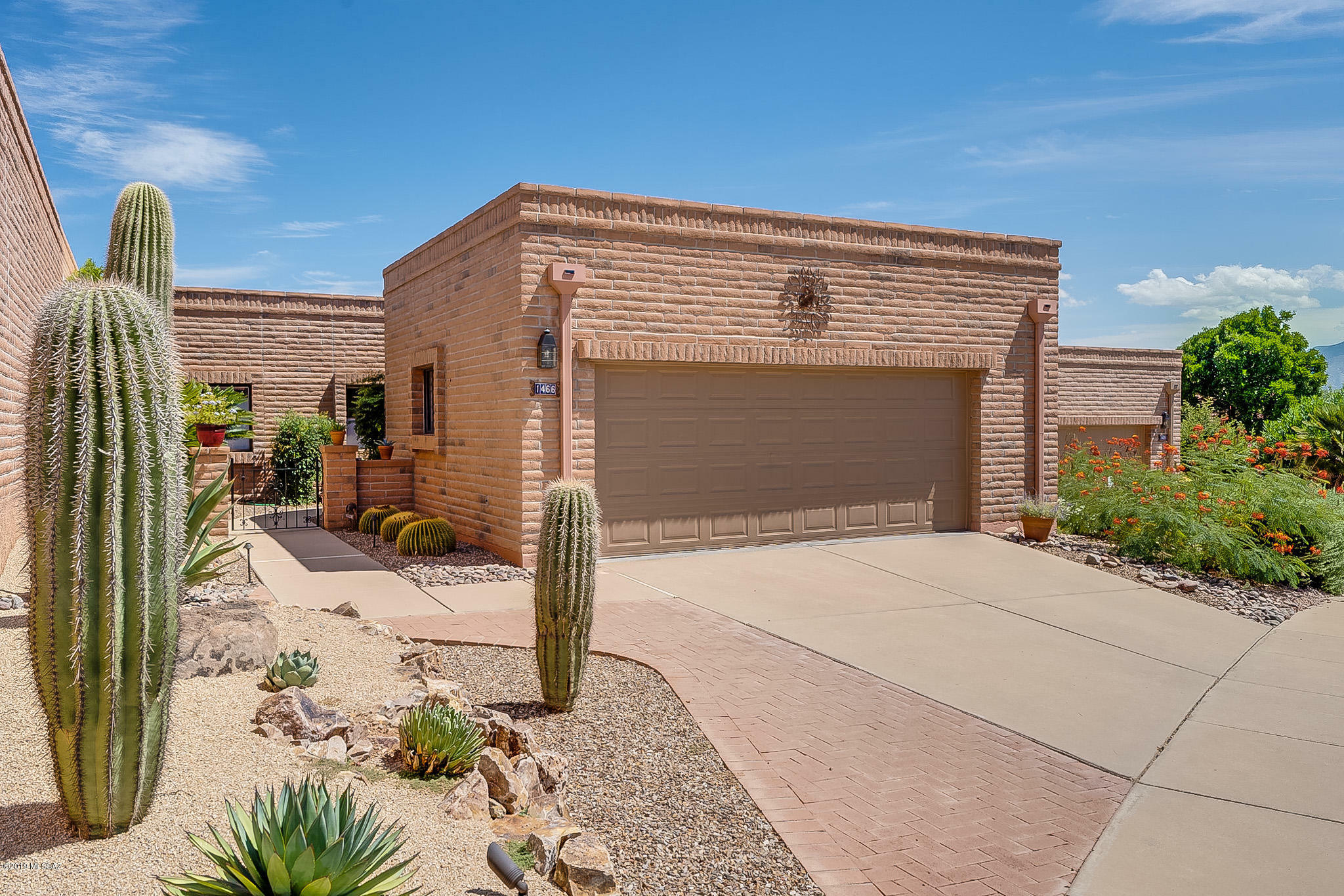 Property Photo:  1466 W Via De La Gloria  AZ 85622 