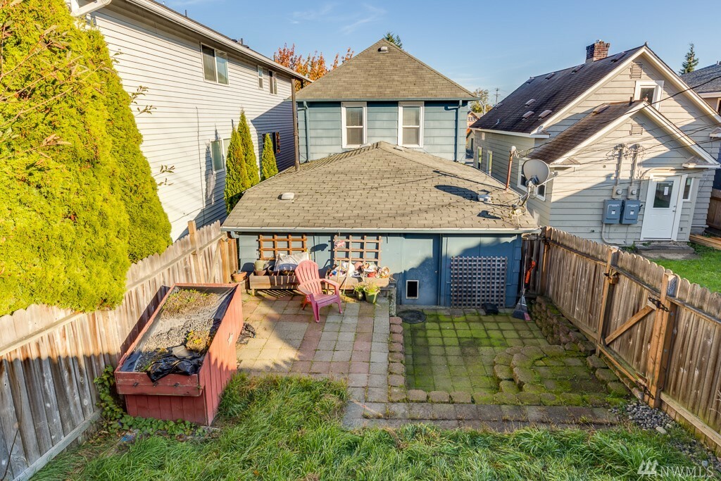 Property Photo: 3224 Rucker Ave WA 98201