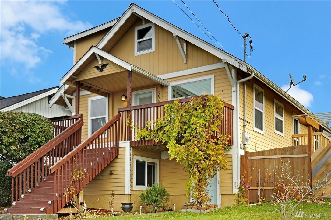 Property Photo: 808 Renton Ave S WA 98057