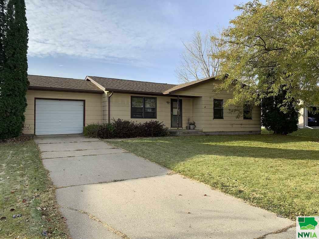 Property Photo:  704 Lincoln Rd  IA 50588 