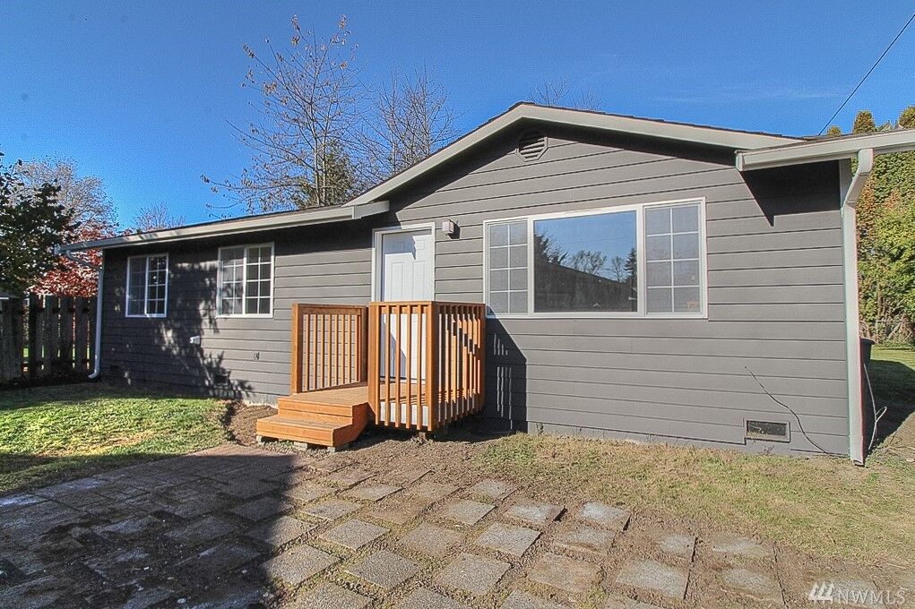 Property Photo:  513  Alder Avenue  WA 98294 