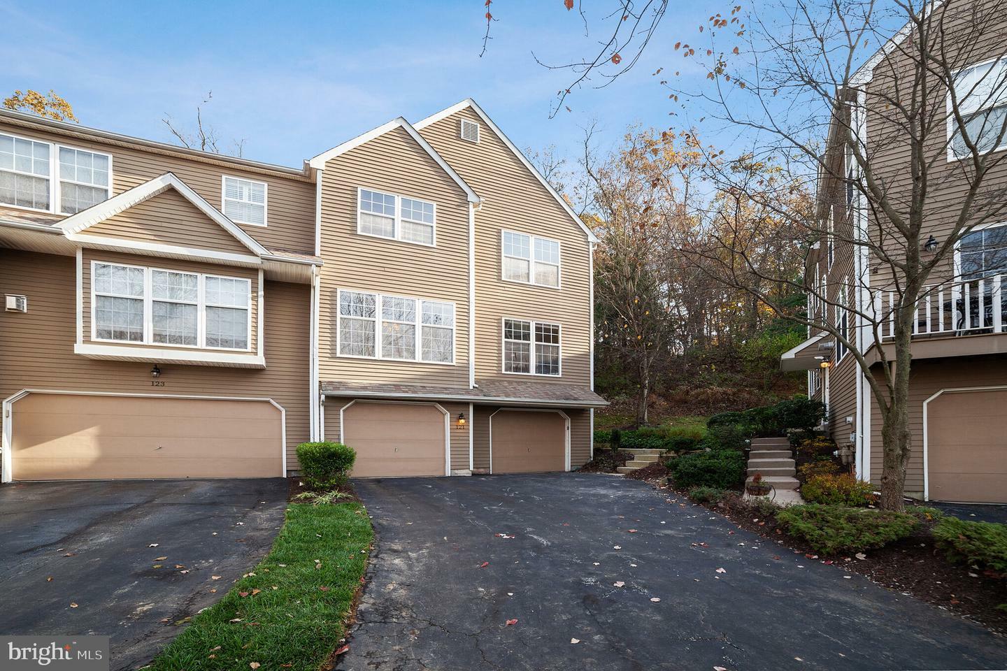 Property Photo: 121 Weybridge Drive PA 19355