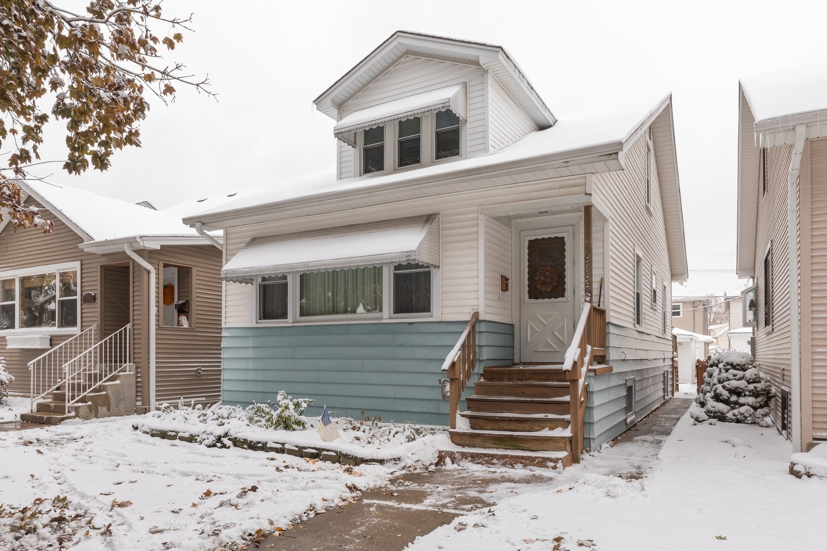 Property Photo: 5739 North Marmora Avenue IL 60646