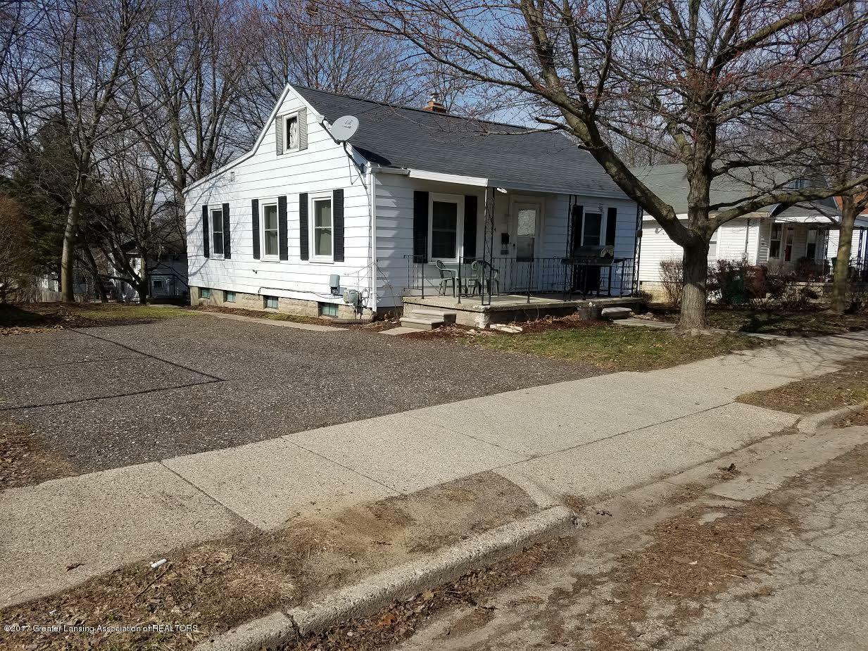 Property Photo:  1024 Lathrop  MI 48912 