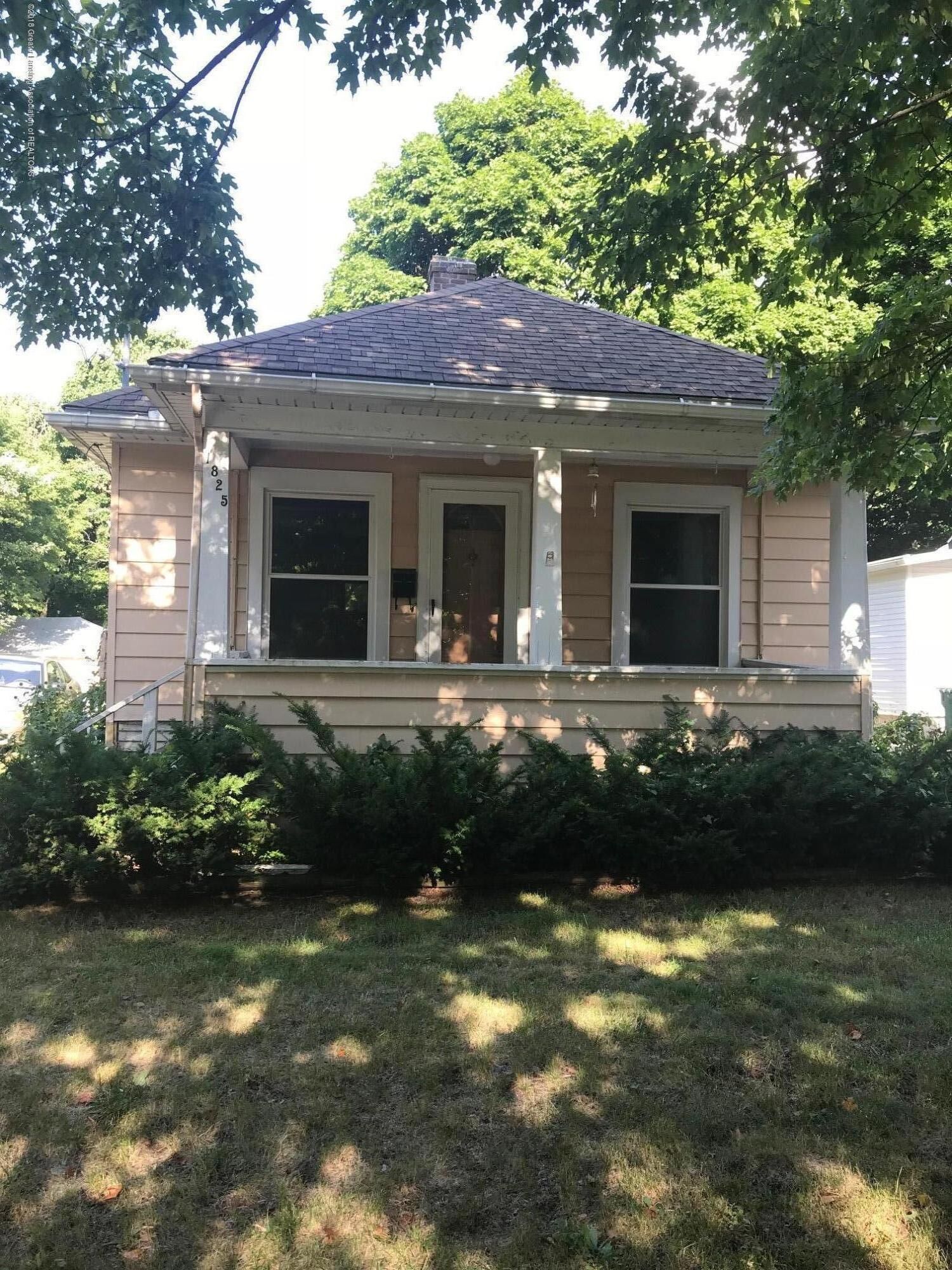 Property Photo:  1825 Davis Avenue  MI 48910 