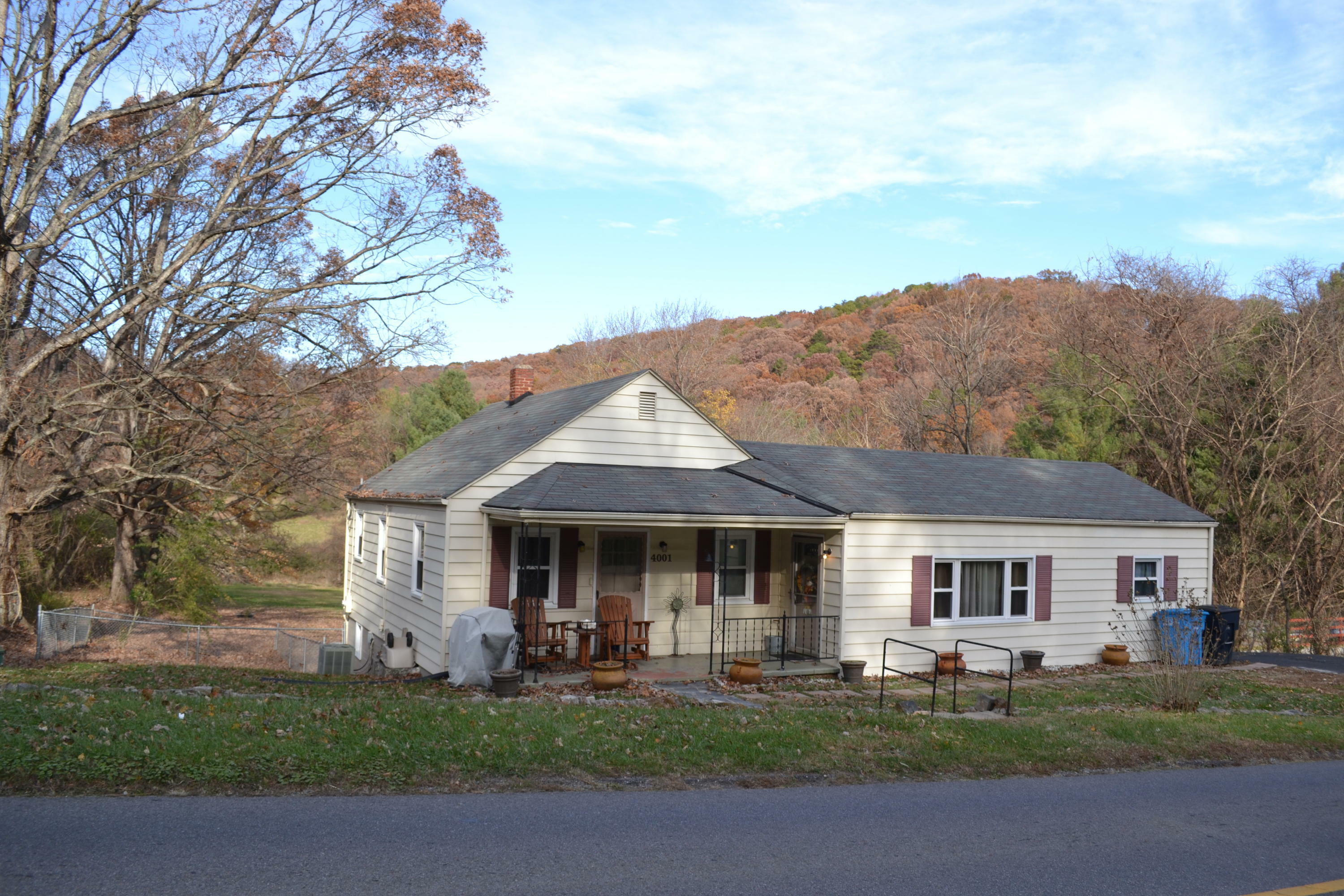 Property Photo:  4001 Welcome Valley Rd SE  VA 24014 