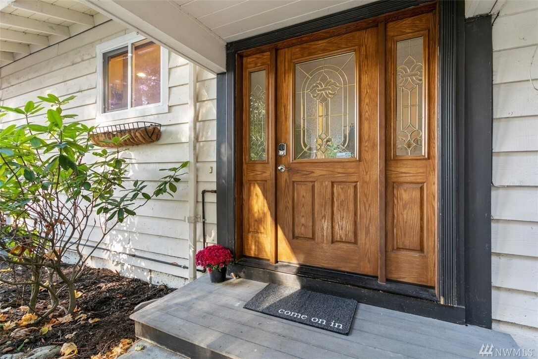 Property Photo:  19104  11th Ave  NE  WA 98370 