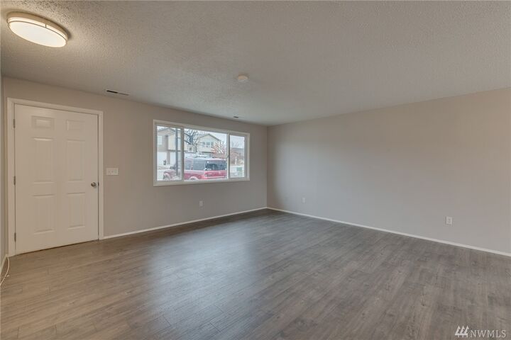 Property Photo:  318 S Jarvis Avenue  WA 98802 