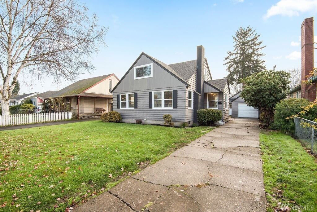 Property Photo:  550  27th Avenue  WA 98632 