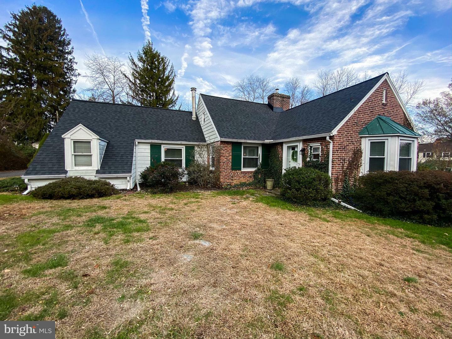 Property Photo: 205 Cherrywood Lane PA 19063