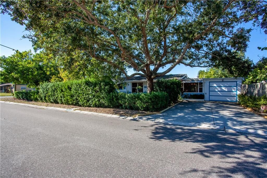 Property Photo:  2500 80th Street N  FL 33710 