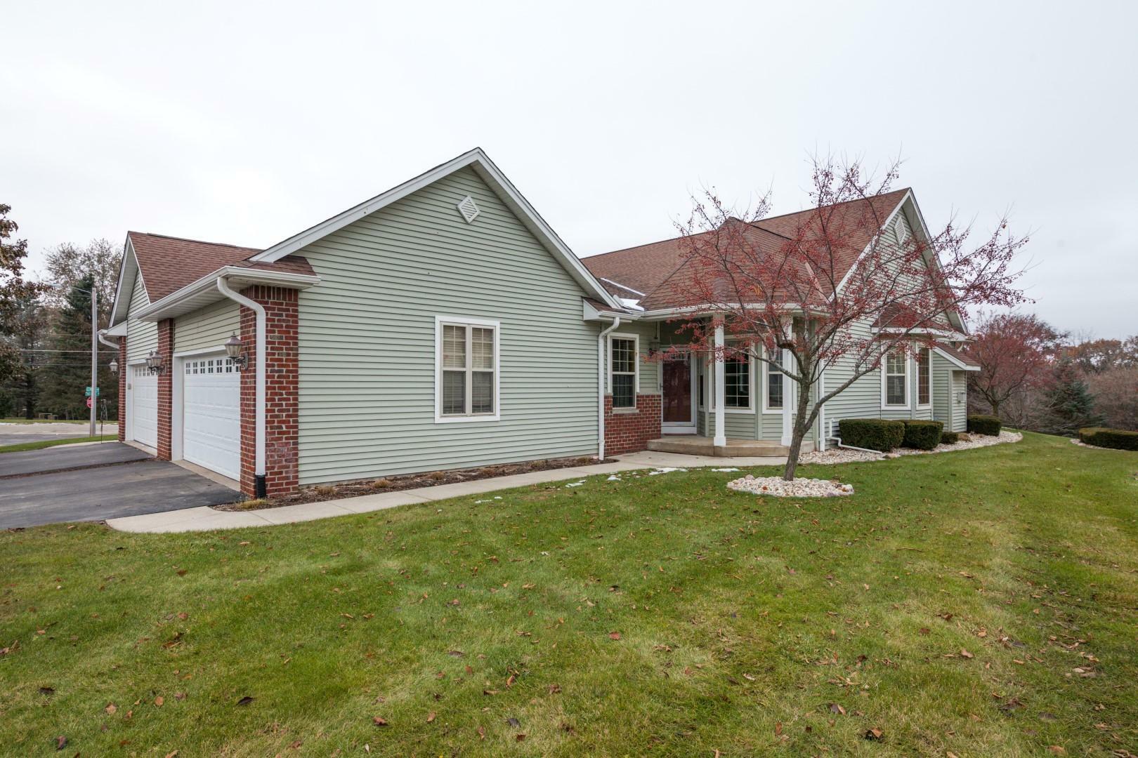 Property Photo:  856 Timber Ridge Dr  WI 53189 