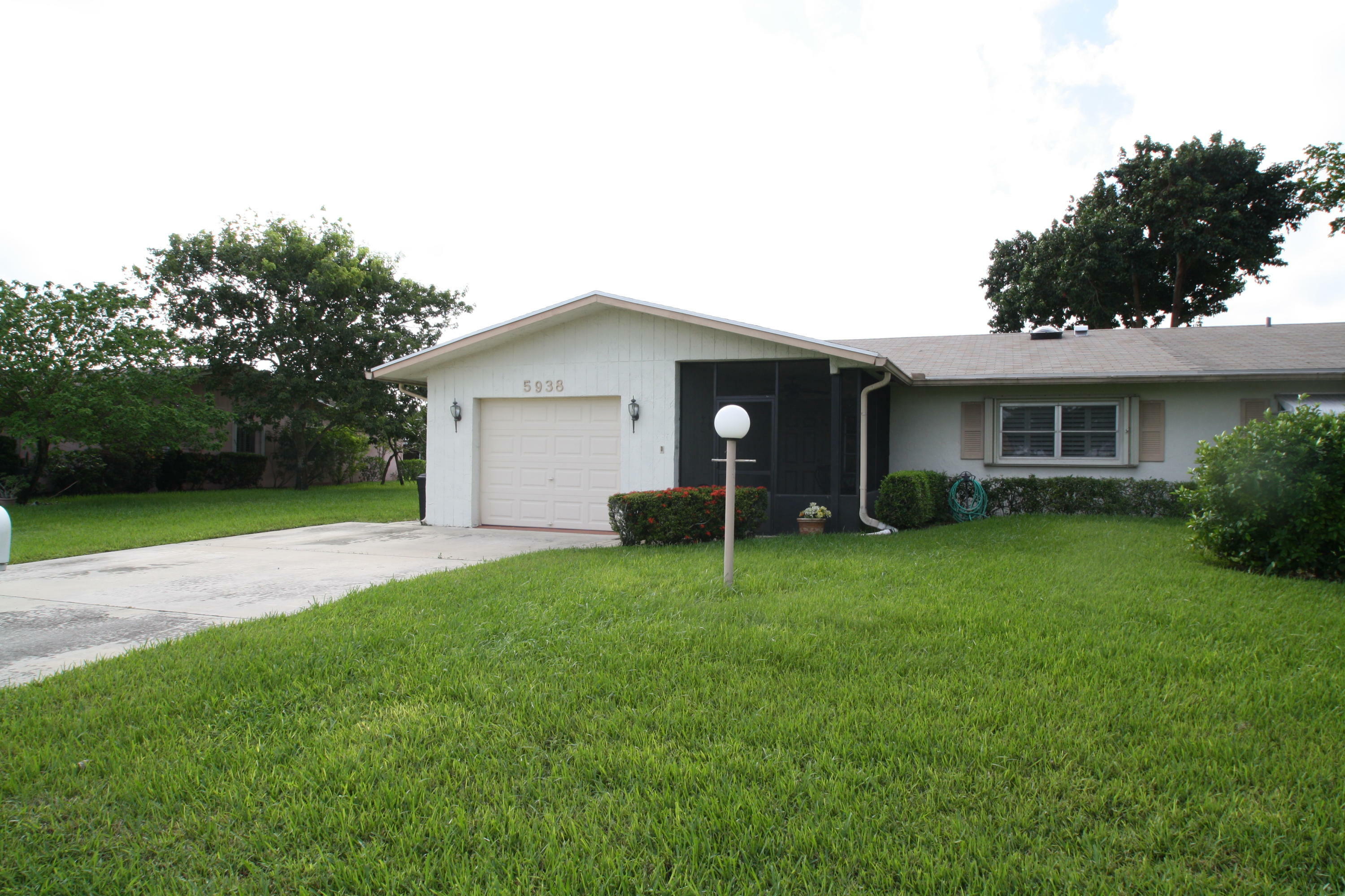Property Photo: 5938 Los Alamos Lane FL 33484
