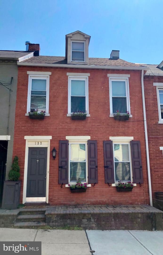 Property Photo:  133 N Mary Street  PA 17603 