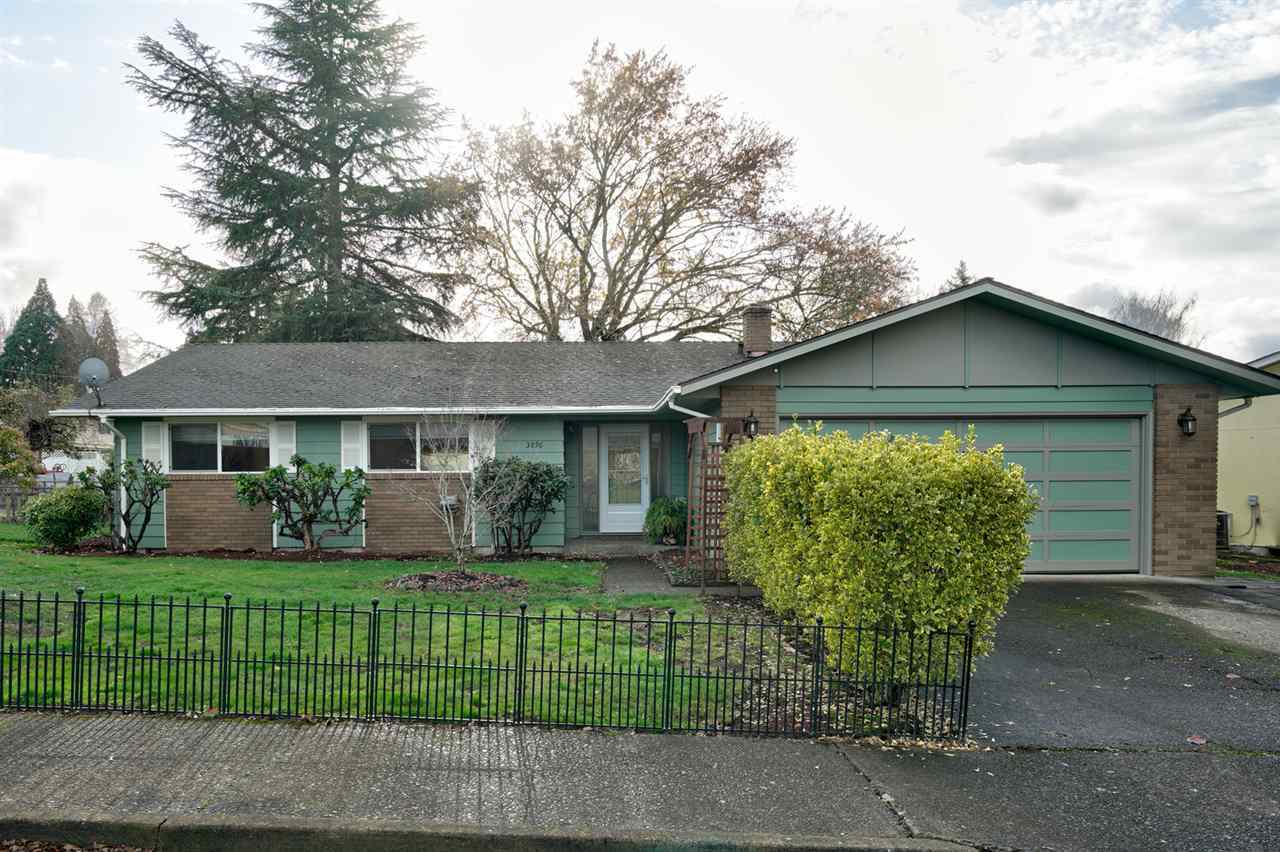 Property Photo: 3896 Glenwood Lp SE OR 97317