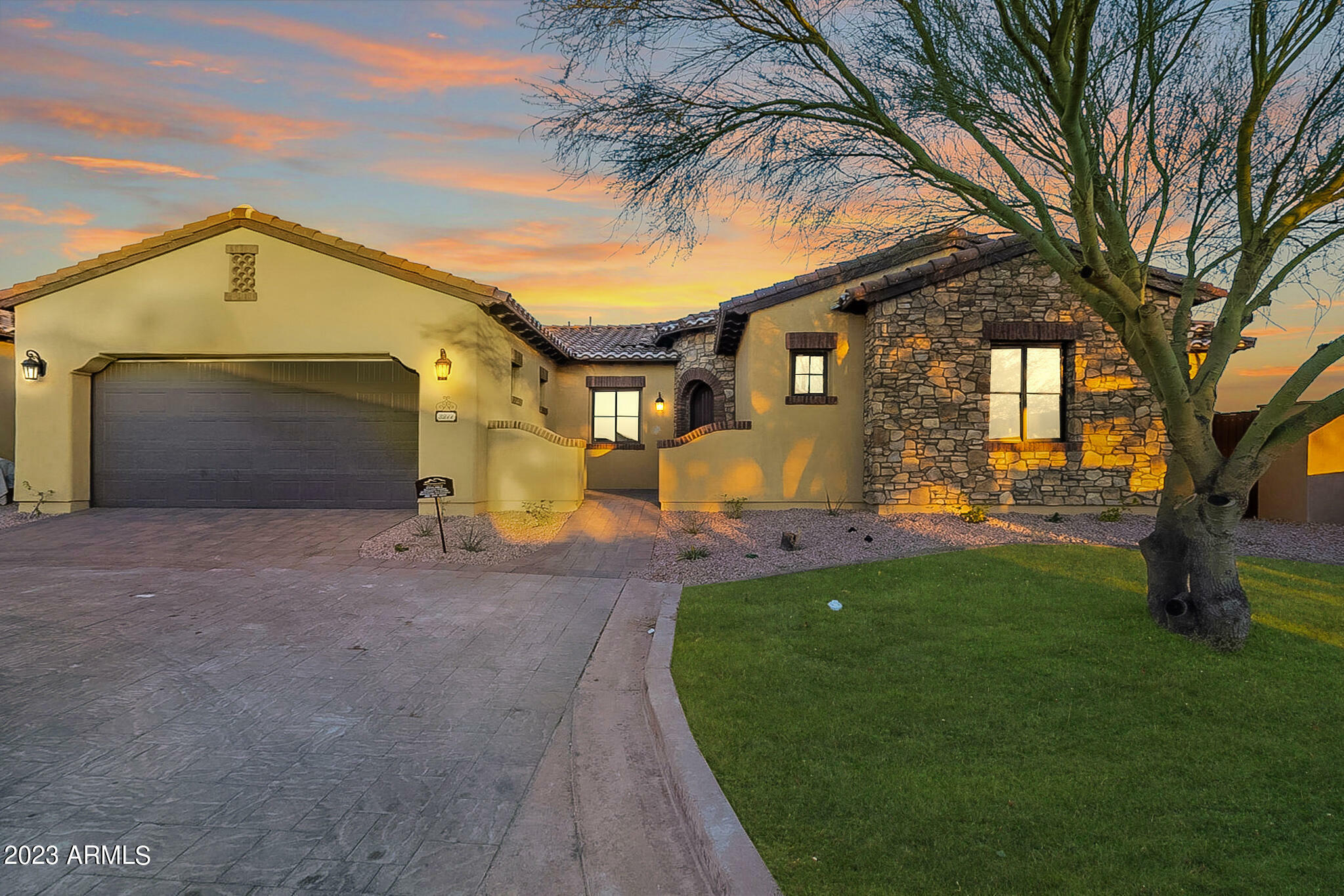 Property Photo:  3211 S Hawthorn Court  AZ 85118 