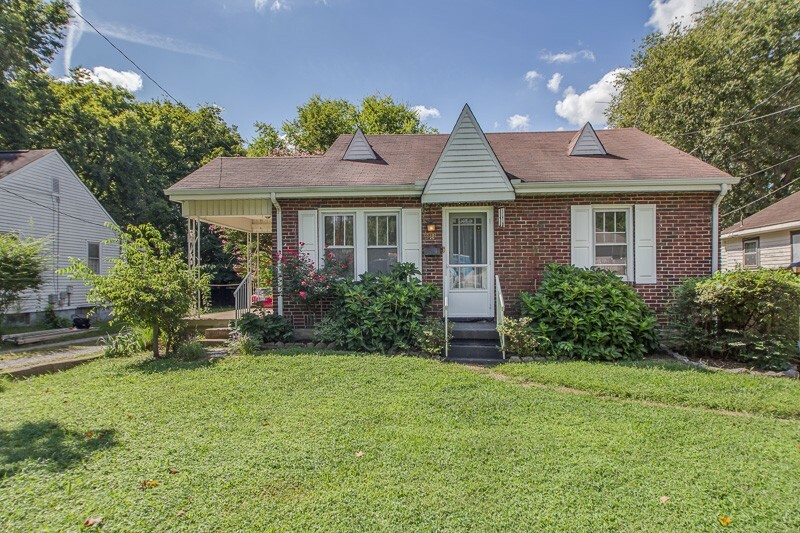 Property Photo: 918 W Greenwood Ave TN 37206