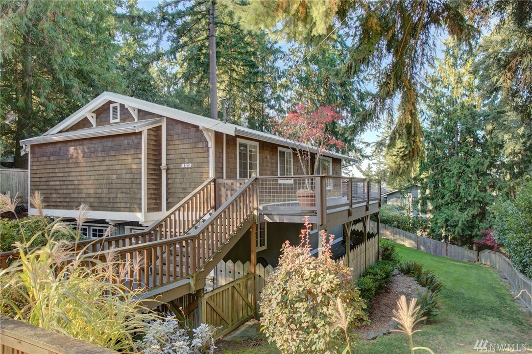 Property Photo: 829 207th Ave NE WA 98074