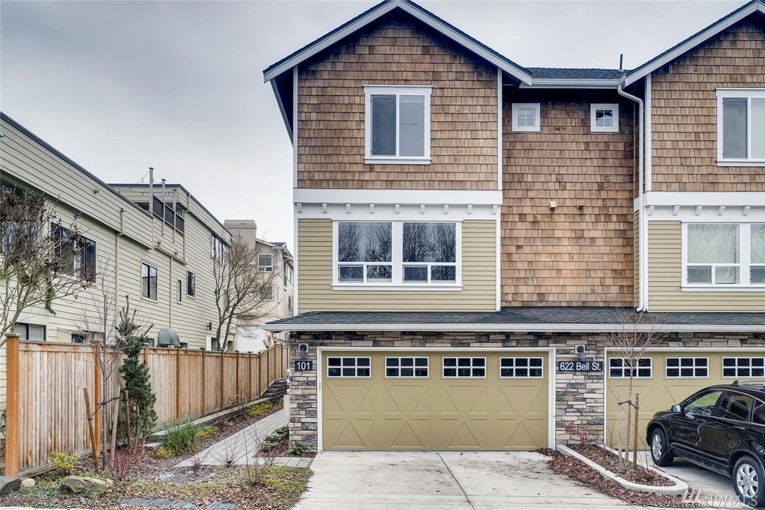 Property Photo:  622  Bell Street 101  WA 98020 