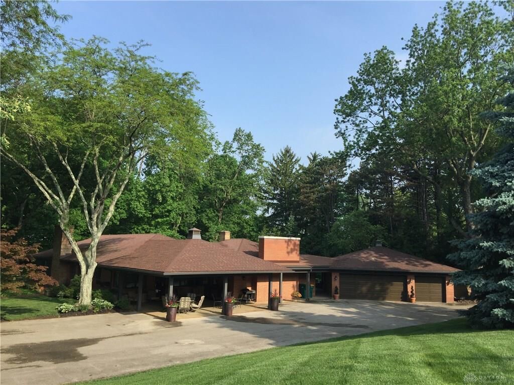 Property Photo: 3921 Stonehaven Road OH 45429