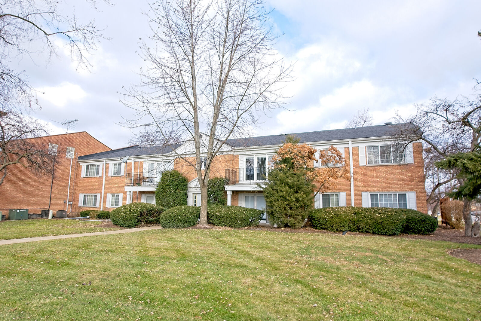 Property Photo:  1120 Farnsworth Avenue 2A  IL 60505 
