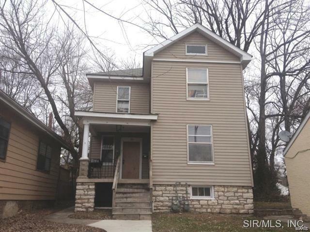 Property Photo: 710 East 6th Street 62002