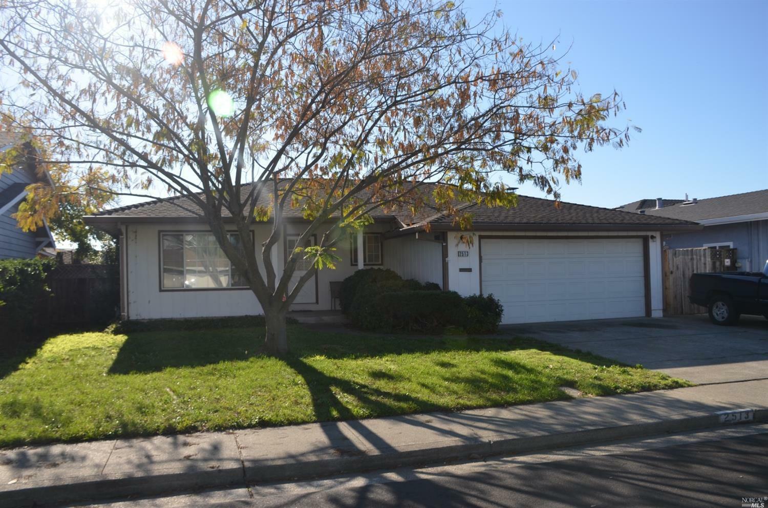 Property Photo:  2513 Hastings Way  CA 94534 