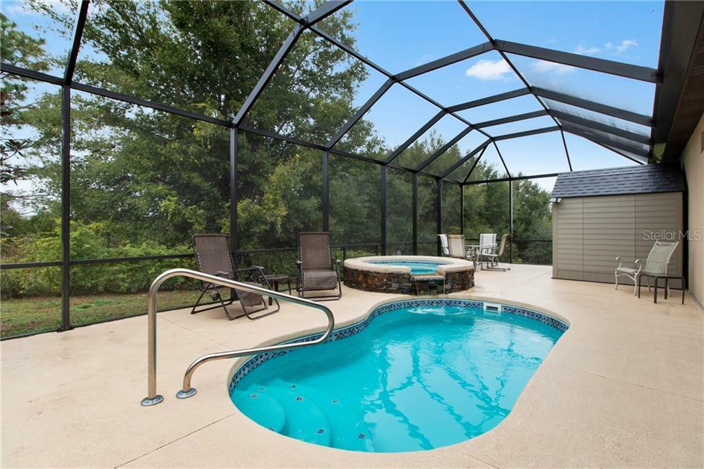 Property Photo:  301 Crestrun Loop  FL 34748 