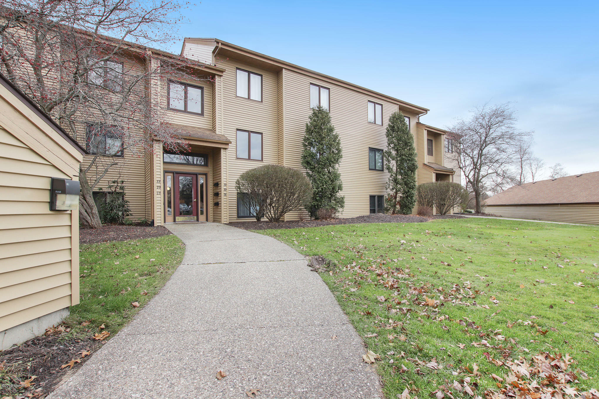 Property Photo:  300 Farington Boulevard  MI 49423 